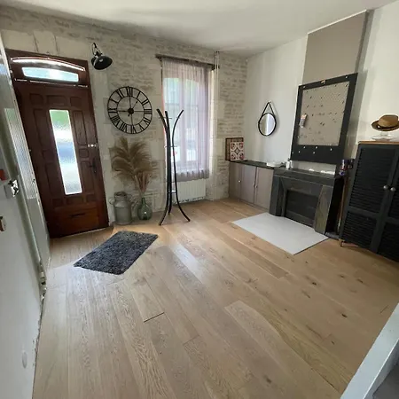 Casa de Férias Stone House In - 25 Min From La Rochelle Marans (Charente-Maritime)